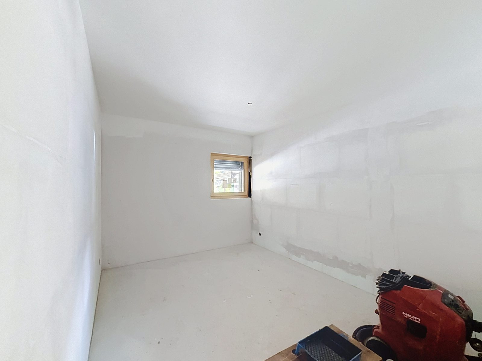 Pièce de l'appartement en construction